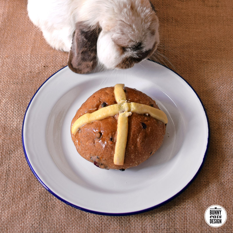 tofu-hot-cross-bun001